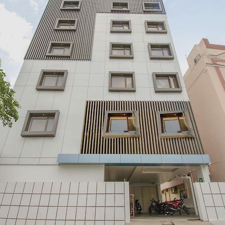 Super Capital O V Hotel Vijayawāda Exterior foto