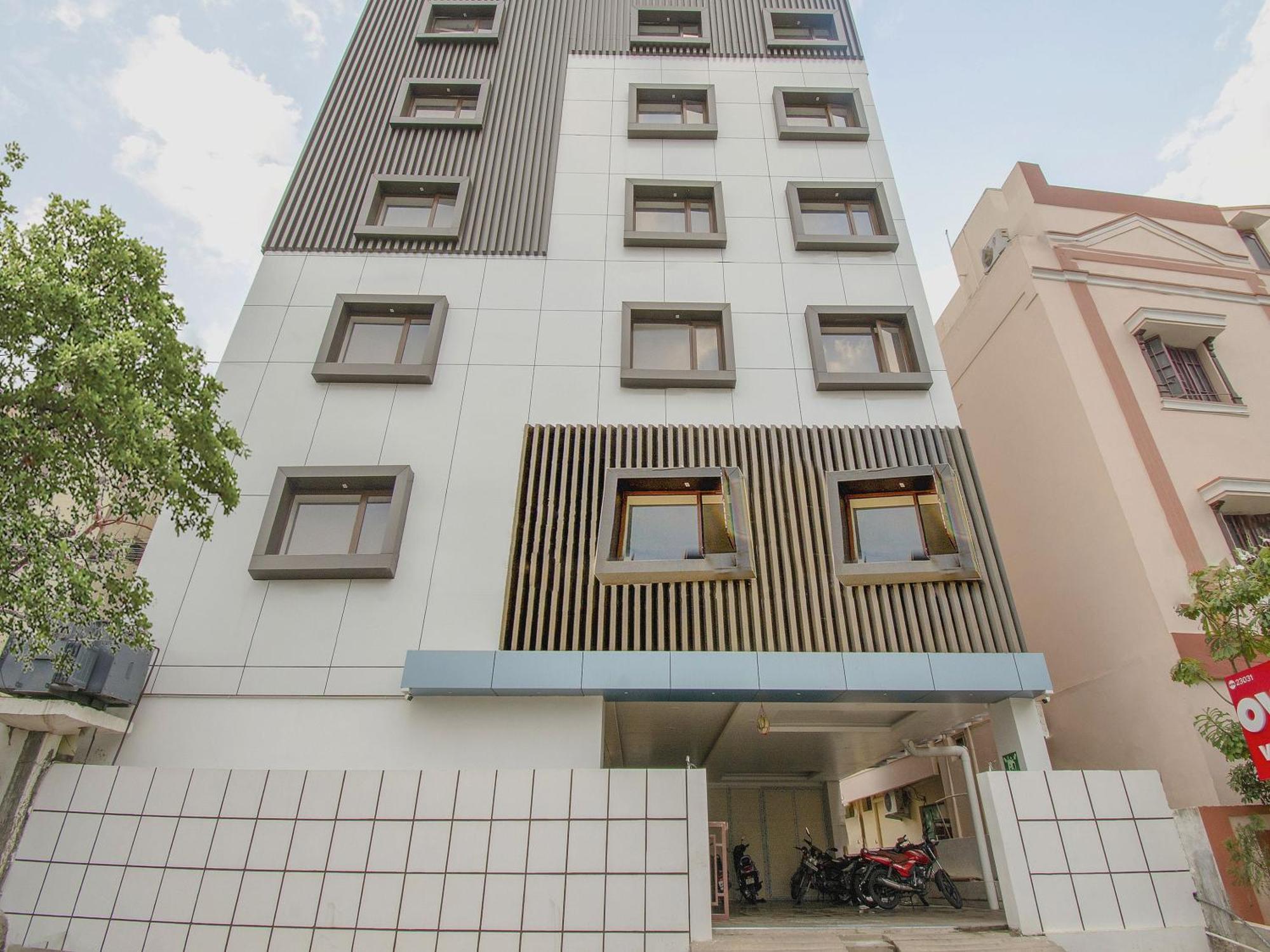 Super Capital O V Hotel Vijayawāda Exterior foto